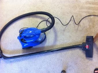 Bissell Zing Bagless Canister Vacuum $20 1