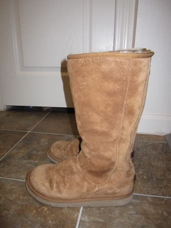 Excellent condition attractive UGG boots $80 3