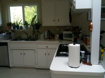 Room in House in Ladera with 4 girls and a dog available January 15th 3