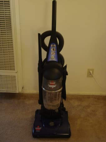 Bissell PowerForce Vacuum Cleaner (35$) 1