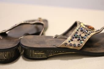 $5, two pairs of women's sandals, size 6 2