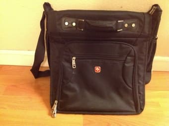 Selling Swiss Gear Messenger Bag Black for 25 obo 1