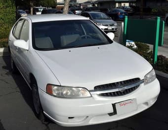 2001 Nissan Altima GXE - good condition 2