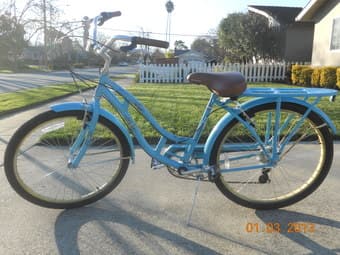 Selling women's cruiser bike 1