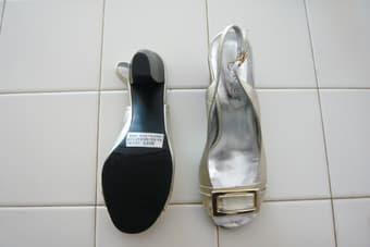 A pair of nice sandals for sale! 3