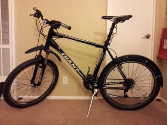 Greeeaat bike: XL Giant Revel w/ Pump, Fenders and Security Kit ($450) 1