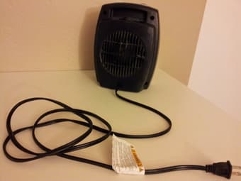 LASKO Ceramic Heater with Adjustable Thermostat ($18 OBO) 2