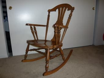 beautiful rocking chair - $15 1