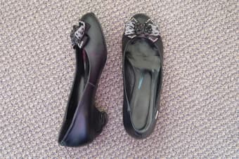 A pair of nice women's shoes for sale --- $8 2