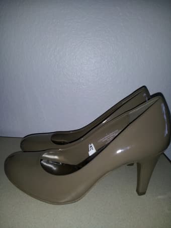 Nude Pumps (size 7) for sale 1