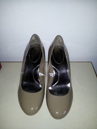 Nude Pumps (size 7) for sale 2