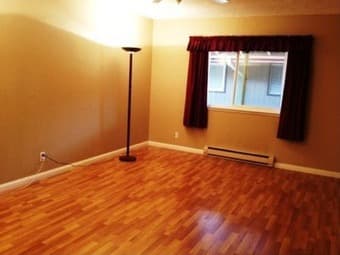 Large room in a furnished luxury condo, all utilities included 3