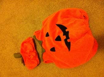 Pottery Barn  Kids pumpkin costume $10 1