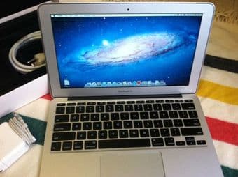11'' Macbook Air mid-2011 + Apple Care for $700 1