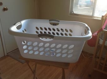 Sterilite Landry basket 1