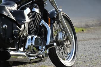 Motorcycle - Suzuki Intruder VS800GL 2
