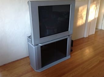 30" Flat screen Sony TV with remote and TV stand 1
