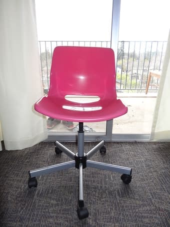 desk chair 20$ 1