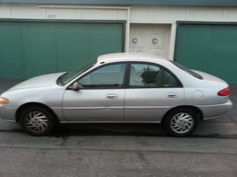 97 ford escort low mileage, save gas and money! 1