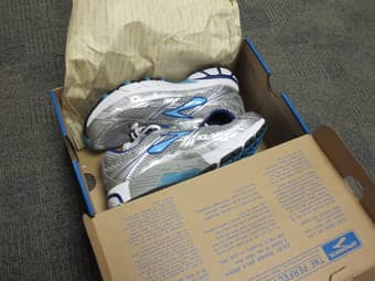 NEW Brooks Running Shoes, Size 6 1
