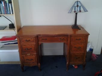 Cute old fashioned desk 1
