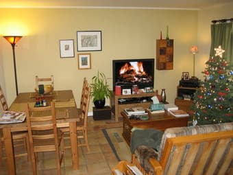 1 year sublet 2 bedroom furnished house, Emerald Hills starting 1.July 2
