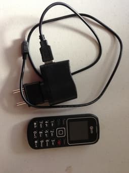 ***Heading abroad?*** - Selling Quadband Mobile Phone with Dual Sim 1