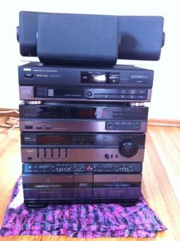 Vintage HI-FI stereo plus three speakers $50 1
