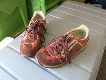 Roos Size 9 Mens Red Sneakers $35 2