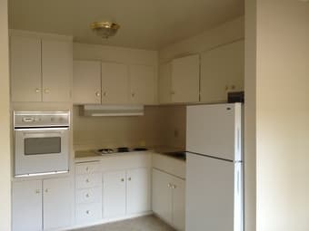 sublease4/1-6/30, near San Antonio shopping center, shared with a girl 3