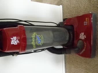Dirt Devil Featherlite Bagless Vaccume for $25 1