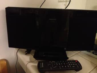 Panasonic SC-HC25 Compact iPod/ iPhone Dock System 40$ 1