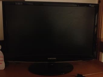 Samsung Monitor and Logitech Keyboard 1