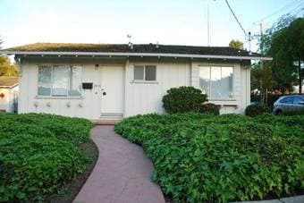 $1850 / 2br - Like a Single Family House - Ready to Move In! 1