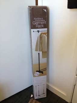 Portable and expandable garment rack - $15 1