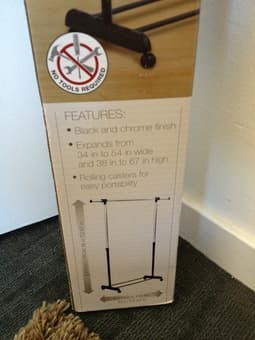 Portable and expandable garment rack - $15 2