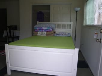 A furnished,spacious 256sqft bedroom available immediaely for $1000/mo 1
