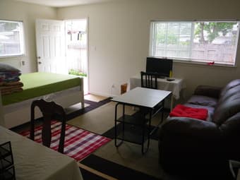 A furnished,spacious 256sqft bedroom available immediaely for $1000/mo 3