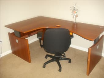 Office Desk / Executive table - $200 (palo alto) 1
