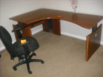 Office Desk / Executive table - $200 (palo alto) 3