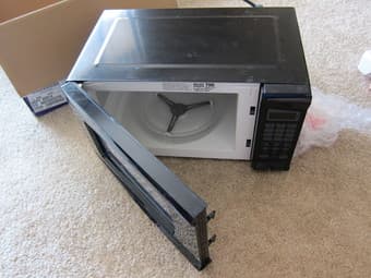 Microwave - Clean and almost new! $25 2