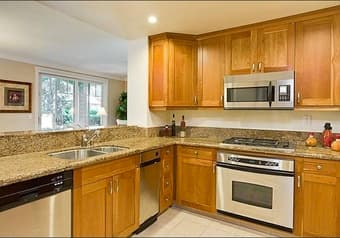 PREMIUM LOCATION IN PALO ALTO/MENLO PARK - CalTrain, Fully Furnished 3