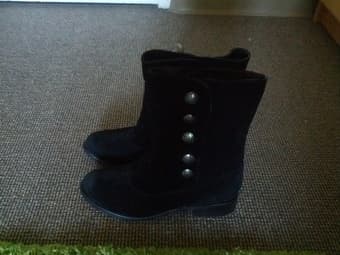 for sale:brand new black faux suede boots, 7-8, 15$, bucco price:50$ 1
