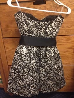 Forever 21 black dress size s $10 (never worn) 2