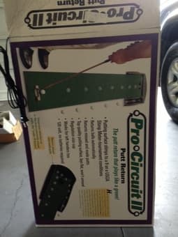 Indoor putting green - $10 OBO 1