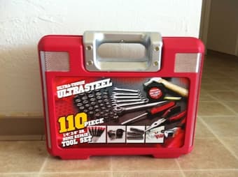 110 PIECE HOMEREPAIR TOOLSET $10 1