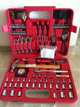 110 PIECE HOMEREPAIR TOOLSET $10 2