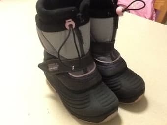 Girls snow boots 2