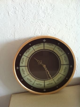 WALL CLOCK $5 1