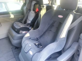 ***HOUSEHOLD CLEARANCE - LEATHER CHAIR, TABLES, CLOCKS, STROLLER, ETC* 1